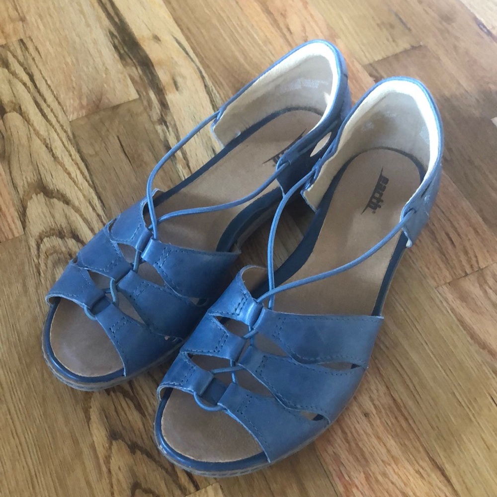 Earth sandal: Aloha. 8.5 wide (D) leather. Sapphire blue.